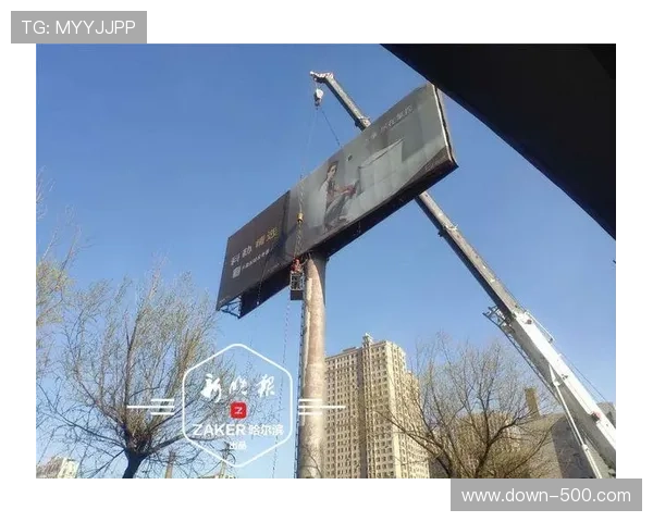 场边广告牌突发故障，技术人员快速修复